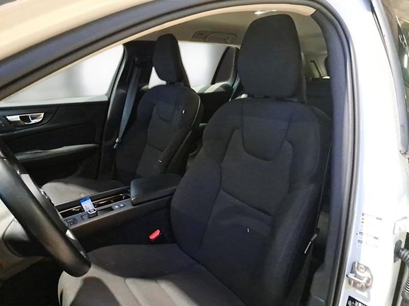 VOLVO V60 B4 D autom. Momentum Business WAGON