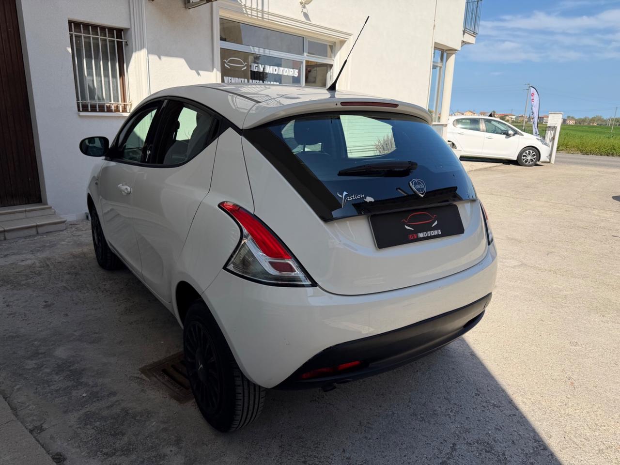 Lancia Ypsilon 0.9 TwinAir 85 CV 5 porte Metano Ecochic