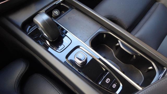 VOLVO XC60 B4 (d) AWD automatico Plus Dark