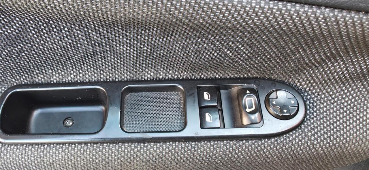 Peugeot 207 1.6 HDi 110CV 5p. Féline neopatentati