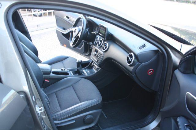 MERCEDES-BENZ A 200 Sport