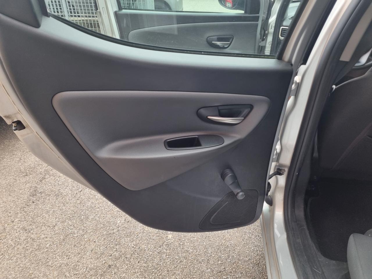 Lancia Ypsilon 1.2 69 CV 5 porte S&S Platinum unica proprietaria