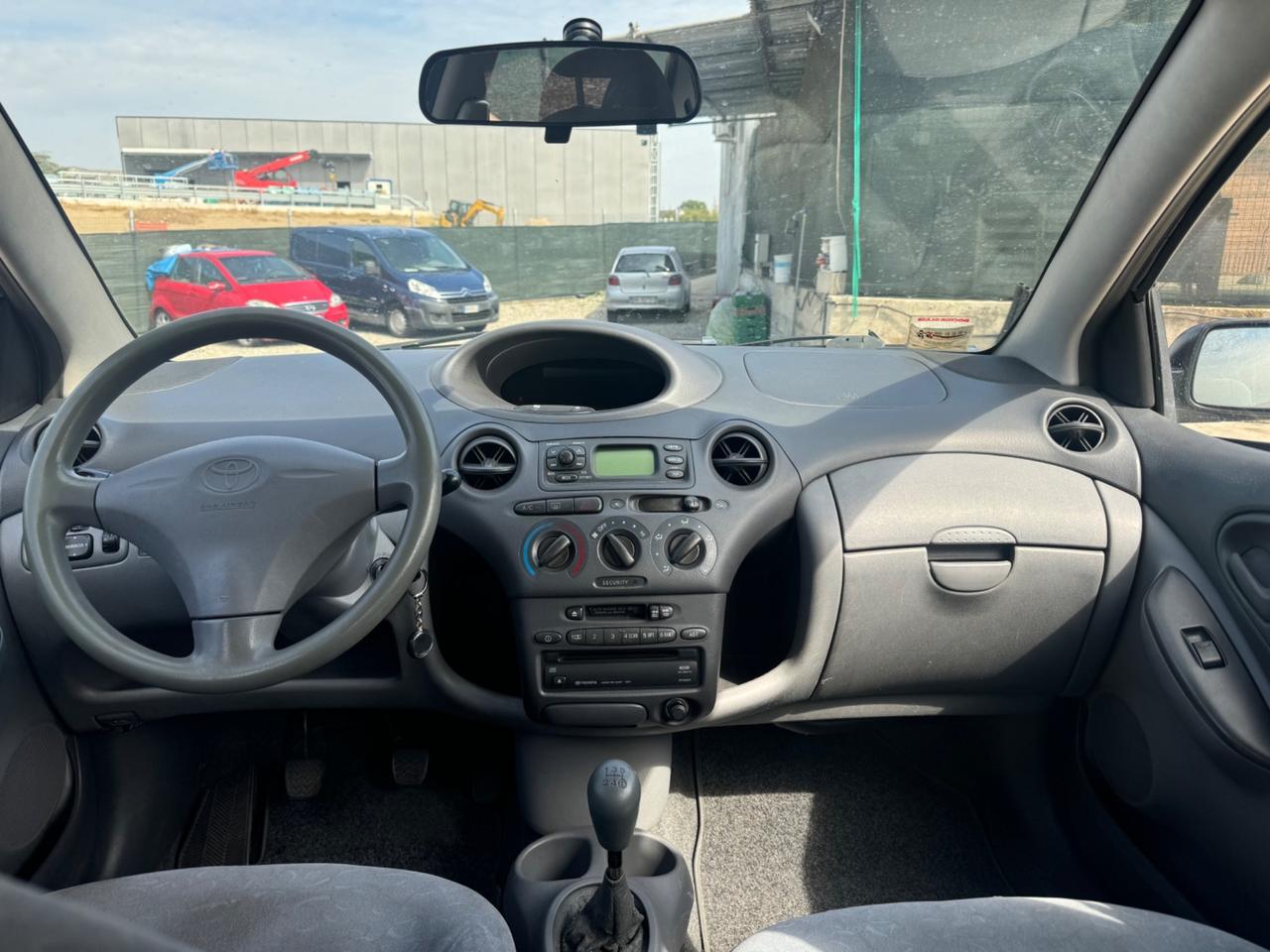 Toyota Yaris 1.0i 16V cat 5 porte Sol