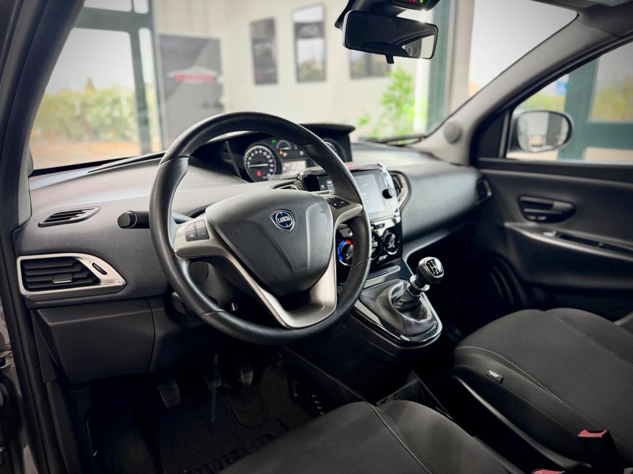 Lancia Ypsilon 1.0 FireFly 5 porte S&S Hybrid Gold