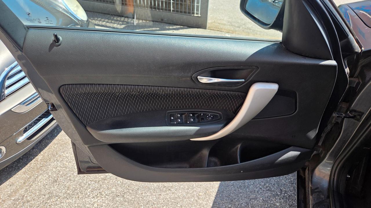 Bmw 118 118i 5p. Sport neo patentati unico proprietario
