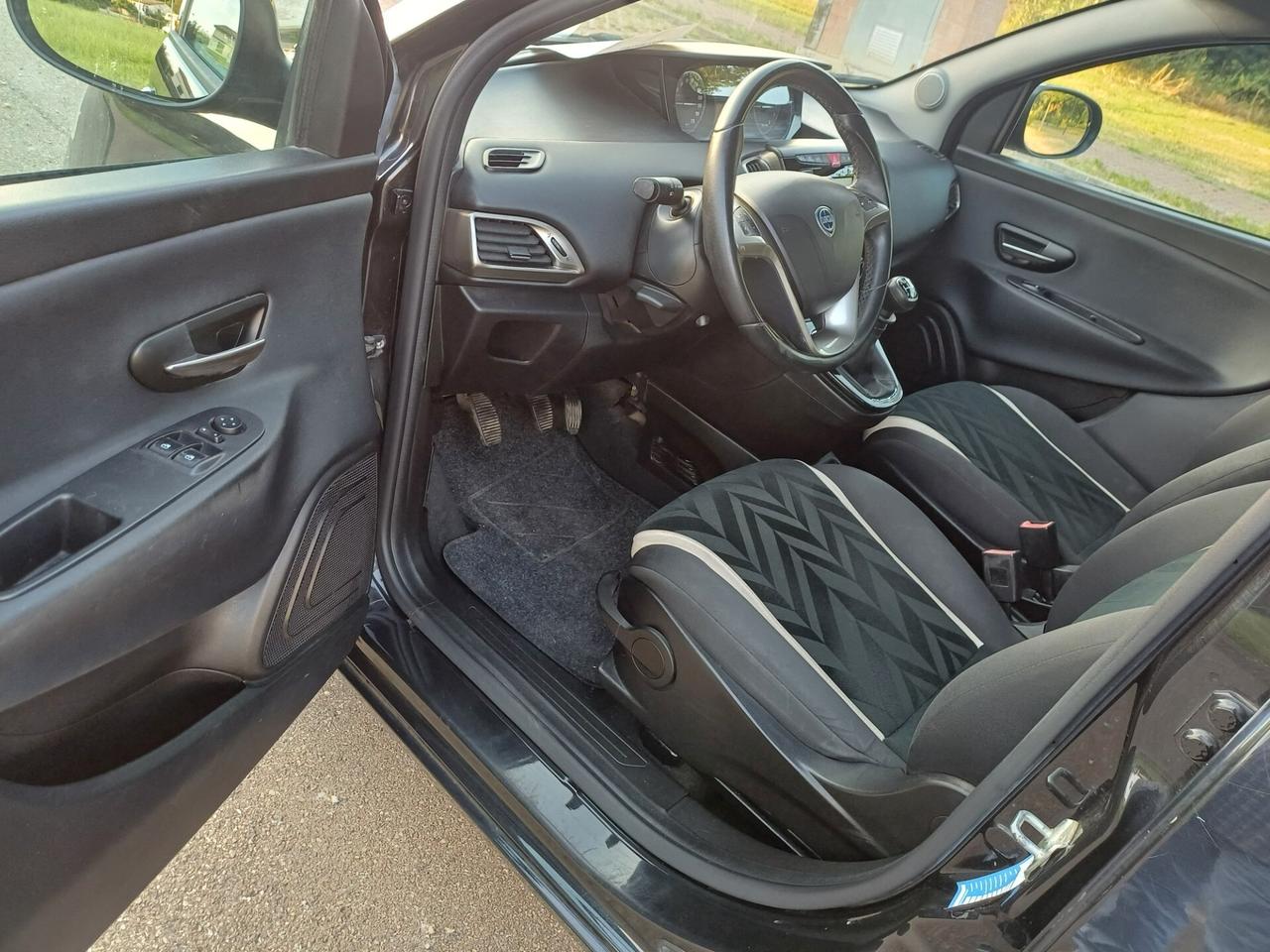 Lancia Ypsilon 1.2 69 CV 5 porte GPL Ecochic Gold