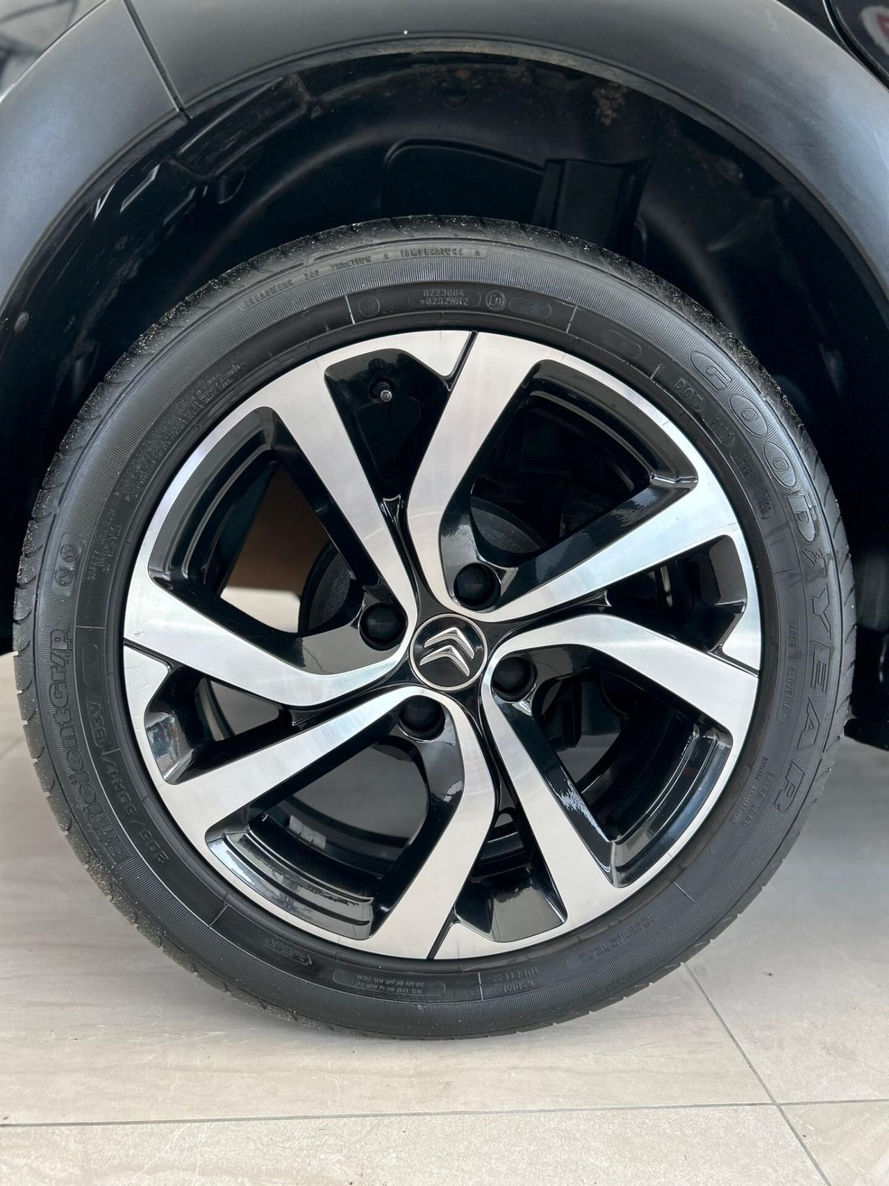 Citroen C3 PureTech 1.2 Benzina 83 cv S&S Shine