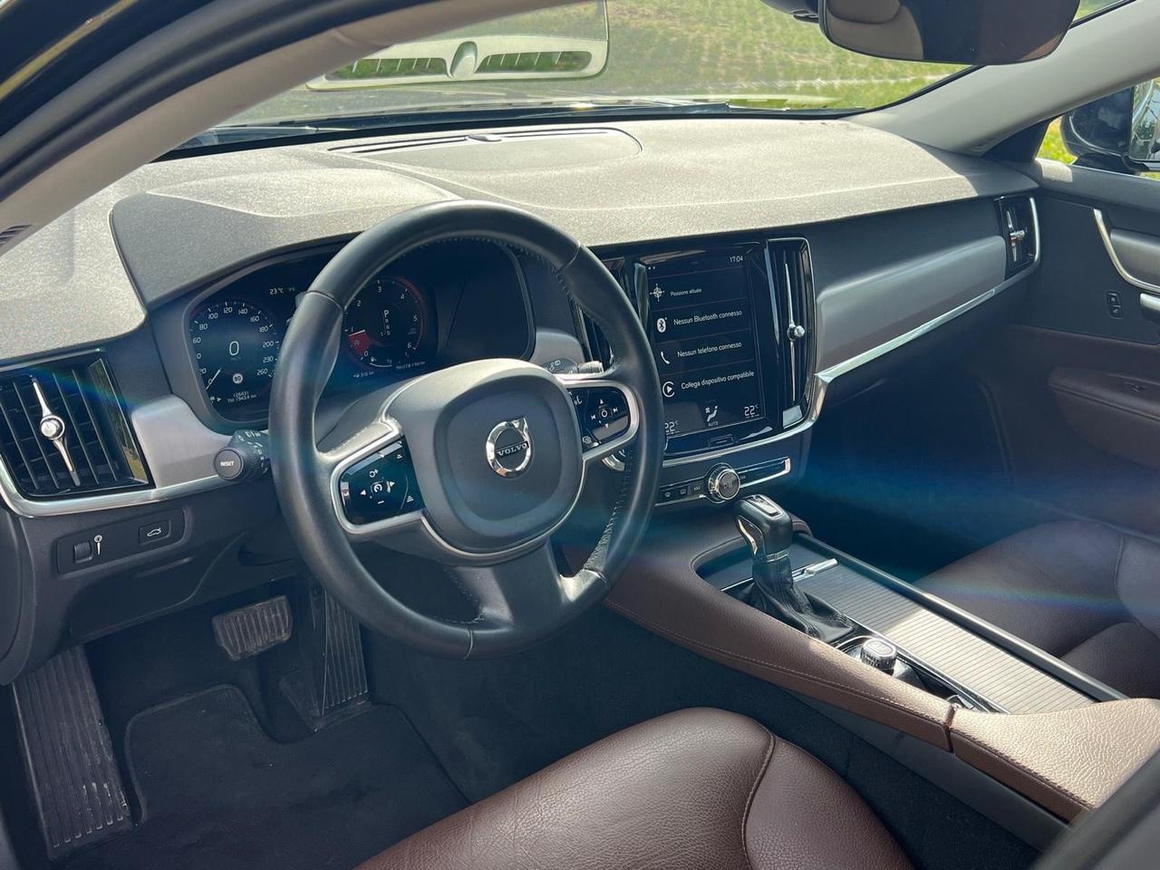 Volvo V90 D4 R-design