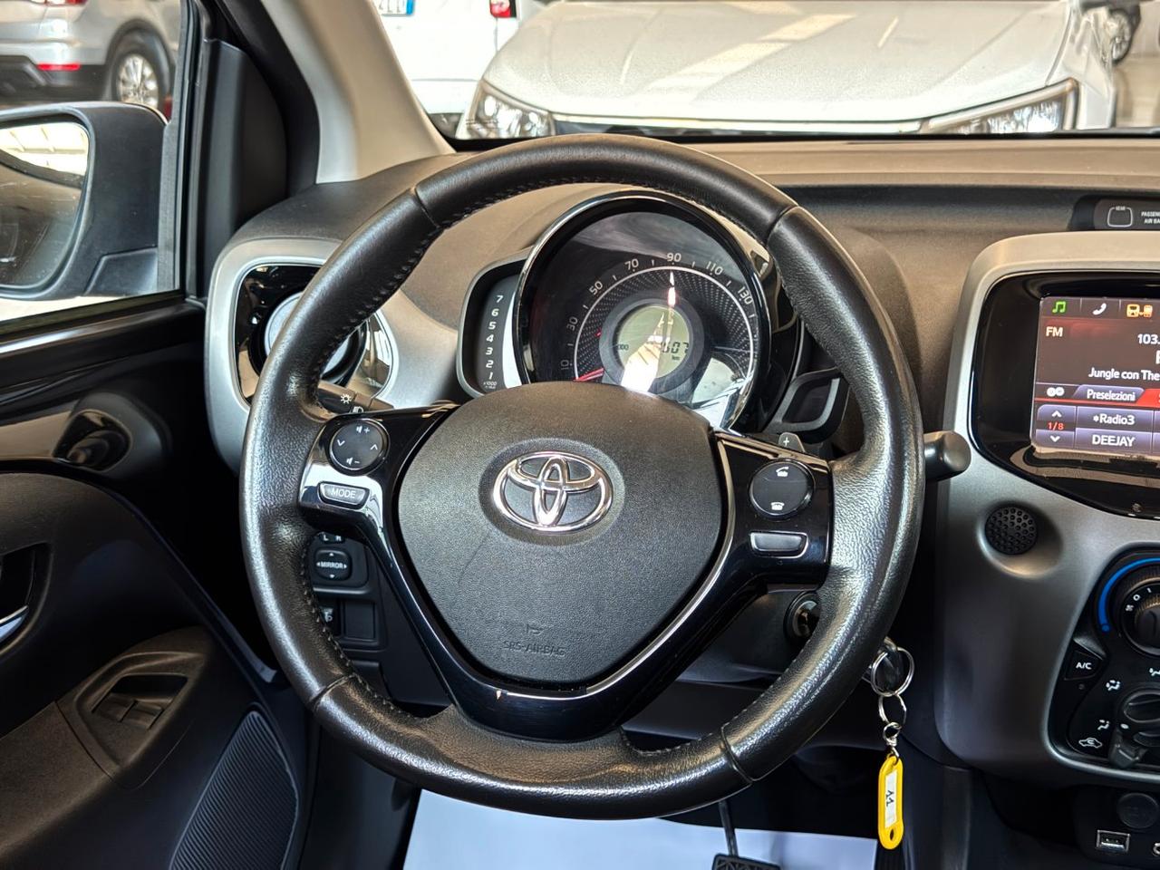Toyota Aygo 5 Porte 1.0 x-business m-mt 72cv AUTOMATICA