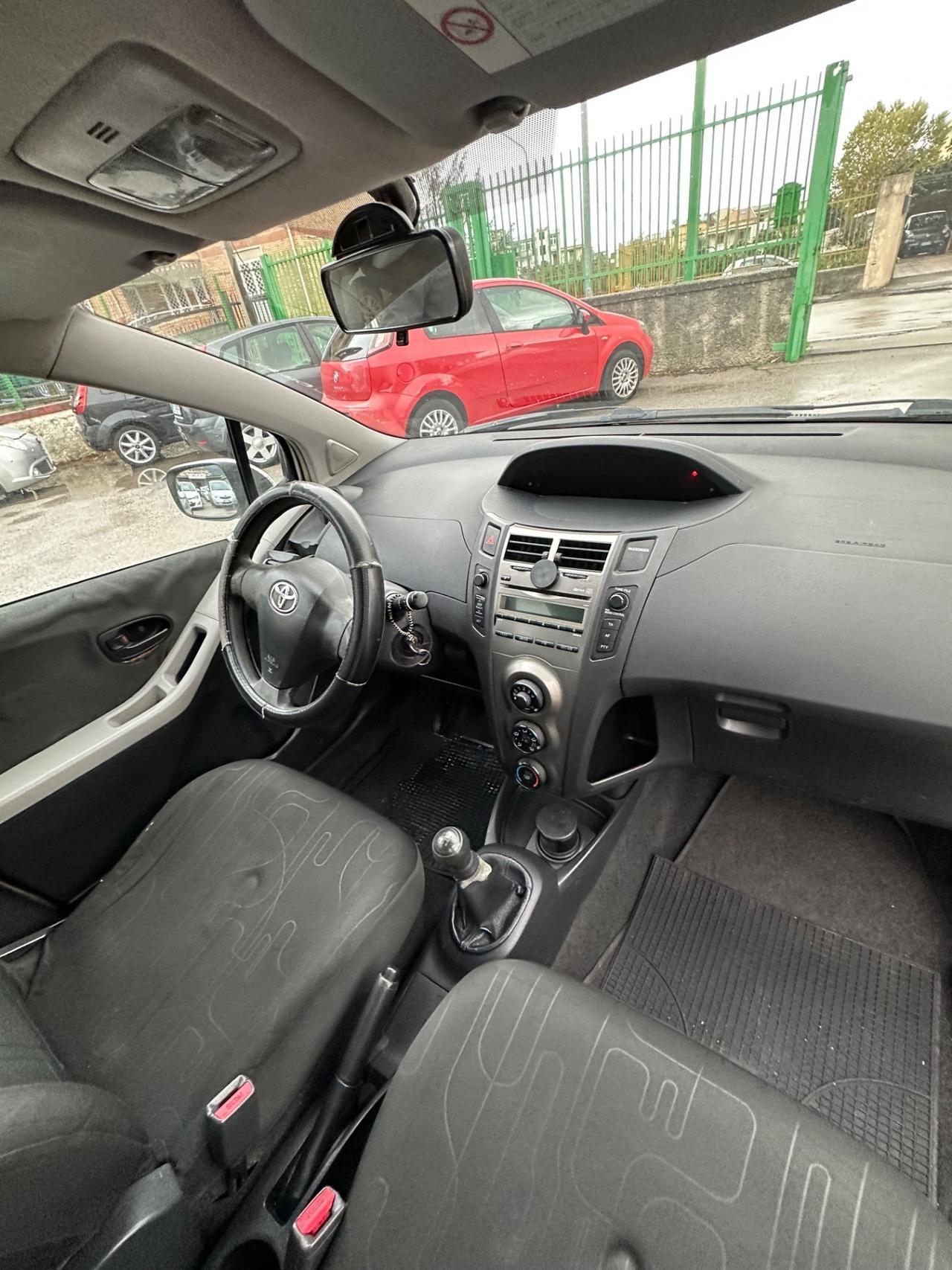 Toyota Yaris 1.0 5 porte Sol