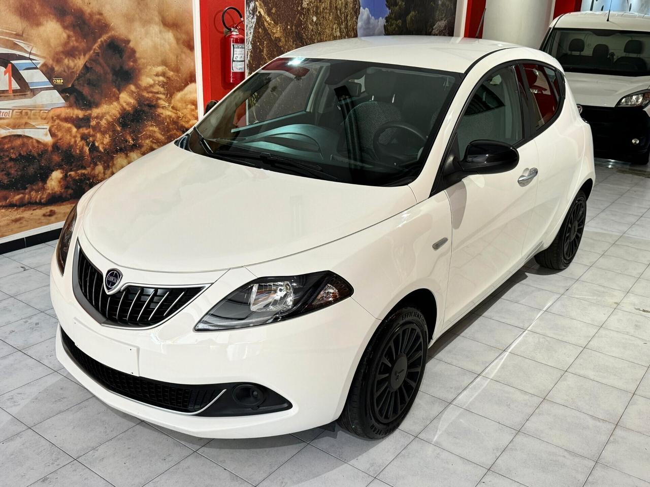 Lancia Ypsilon 1.0 FireFly 5 porte S&S Hybrid Silver