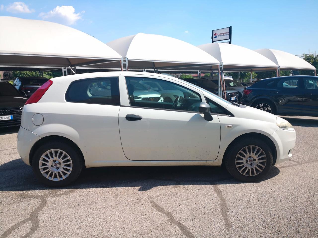 Fiat Grande Punto 1.2 3 porte ***NEOPATENTATI***DISTRIBUZIONE FATTA***