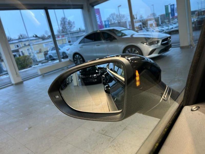 Volkswagen Golf Variant 2.0 TDI SCR Life DSG LED NAVI CAMERA