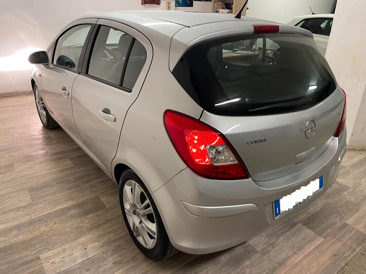 Opel Corsa 1.4 GPL Cosmo Full Optional