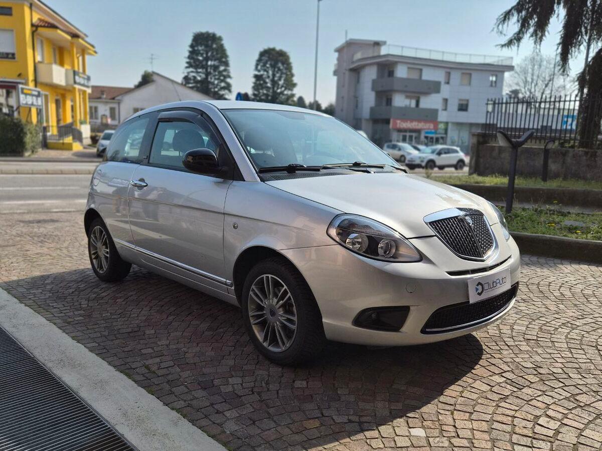 Lancia Ypsilon 1.2 8v Unyca