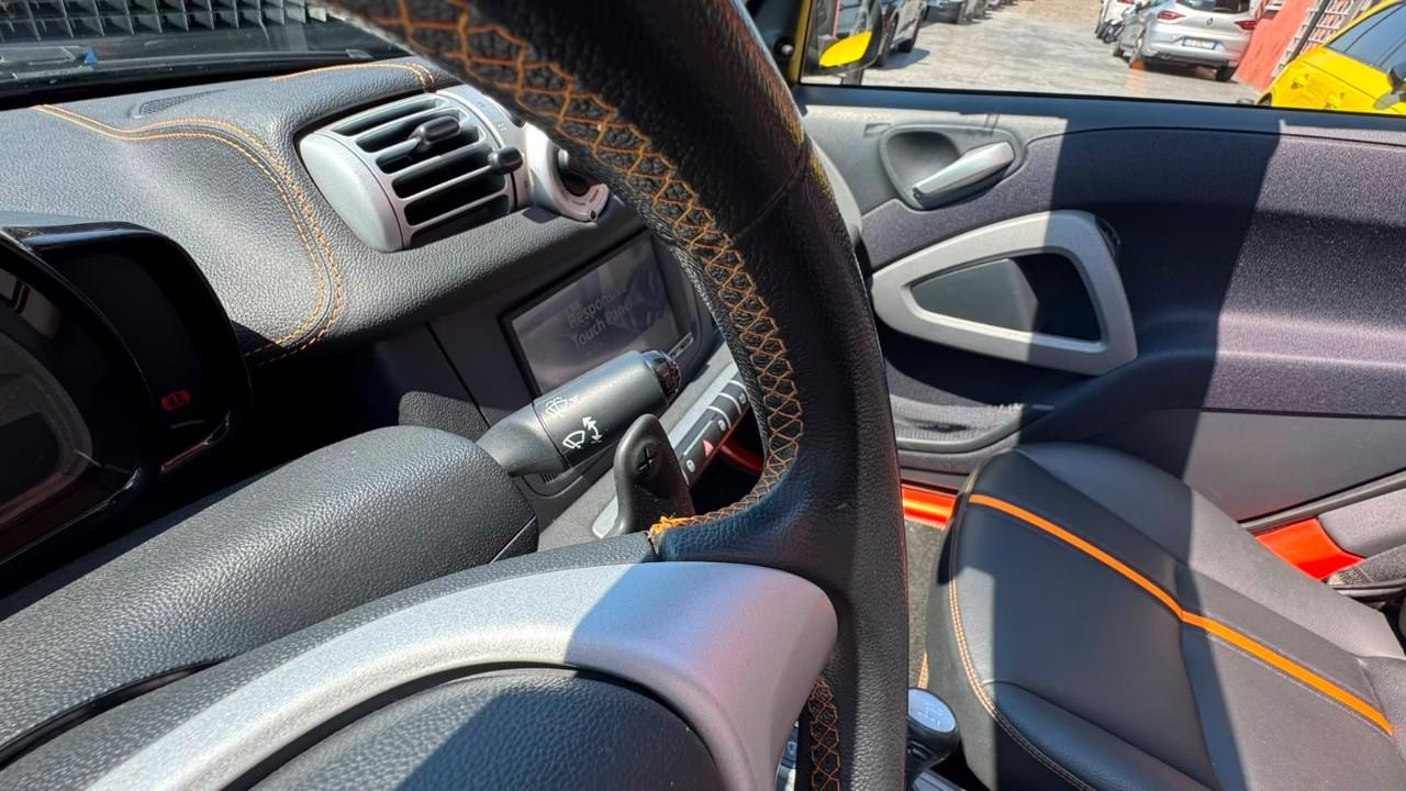 Smart fortwo cabrio SERVOSTERZO 1.0 mhd 84cv FLASH LIGHT NAVIGATORE PELLE NERA