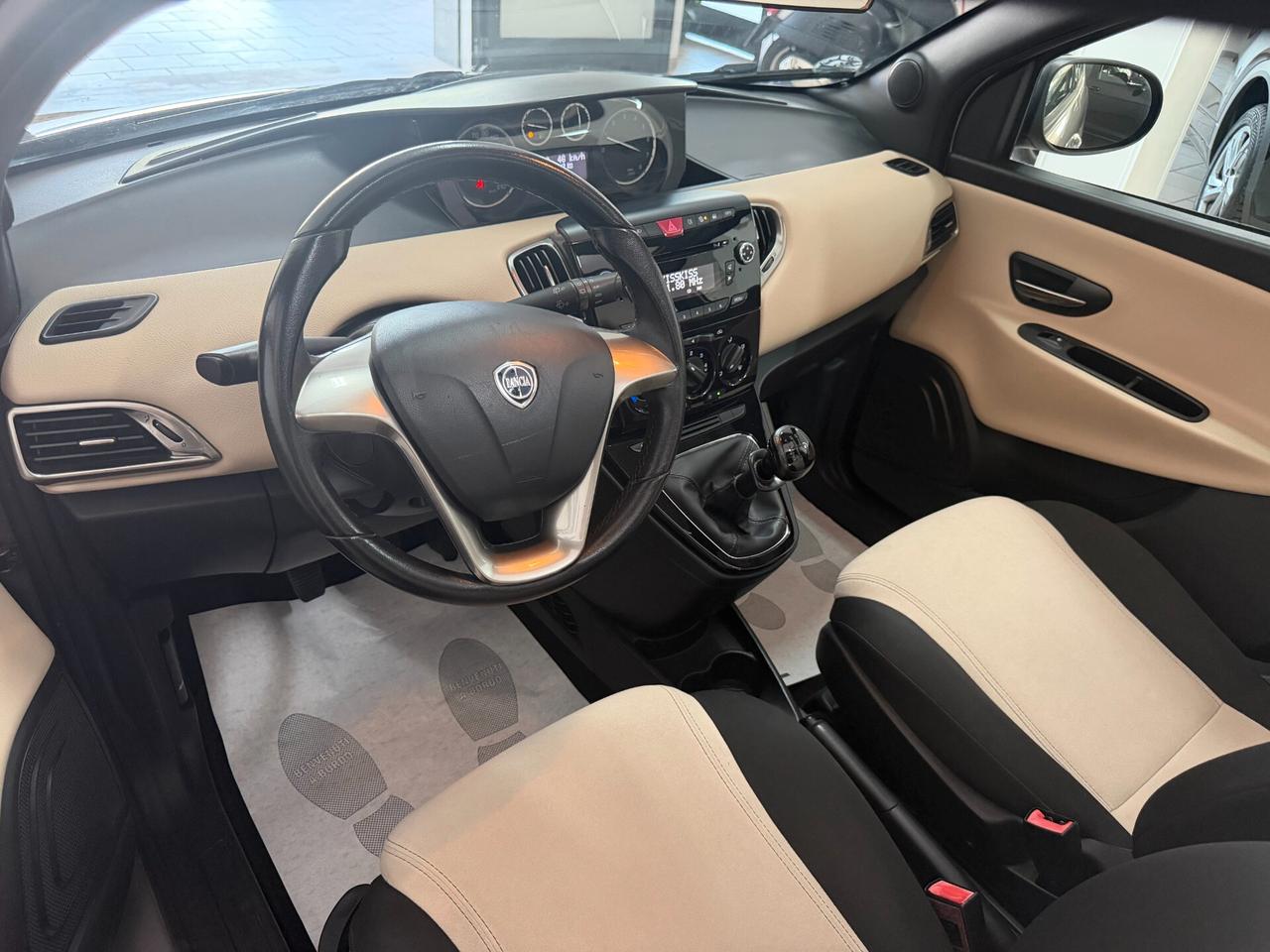 Lancia Ypsilon 1.2 69 CV 5p. Gold TETTO PANO/BI-COLOR/CLIMA