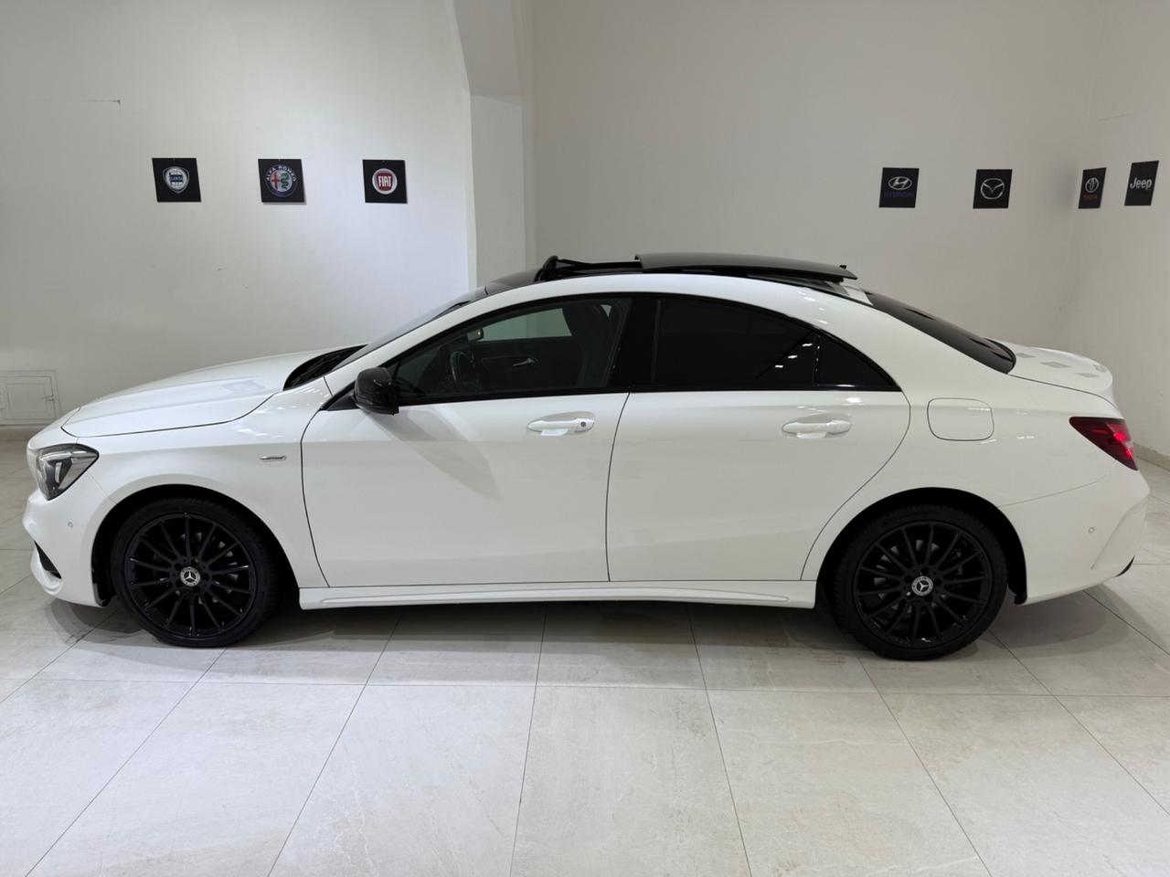 CLA 220 D AUTOMATIC PREMIUM TOTAL BLACK