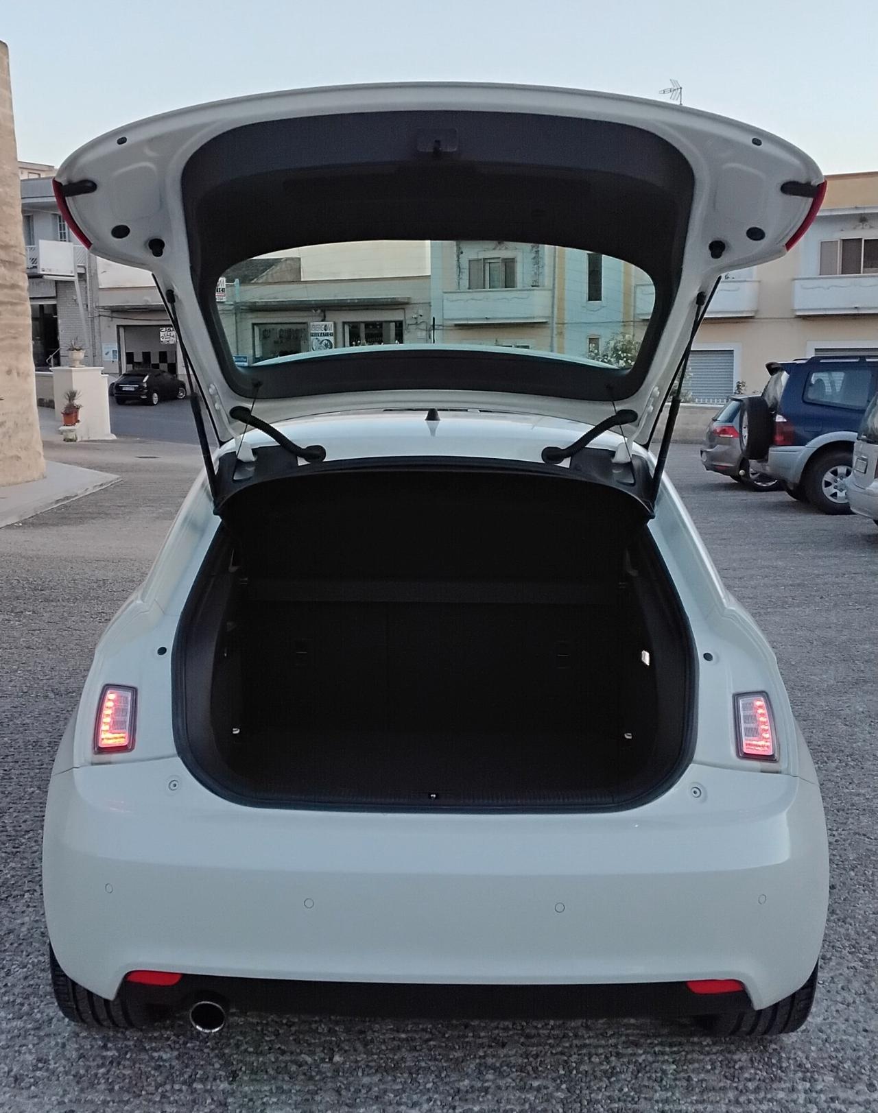 Audi A1 1.2 TFSI S line edition