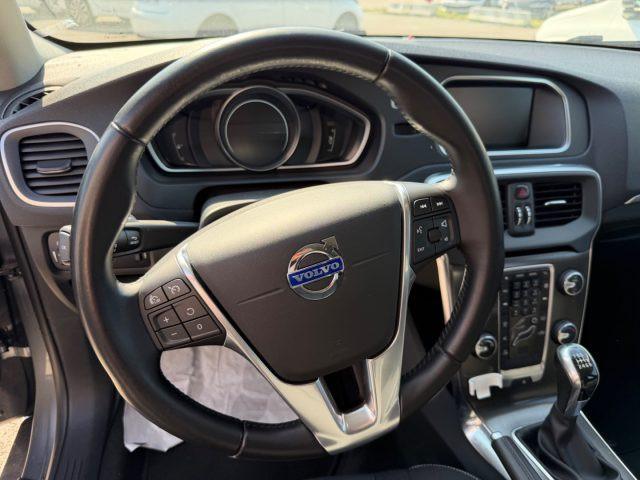VOLVO V40 D3 Momentum
