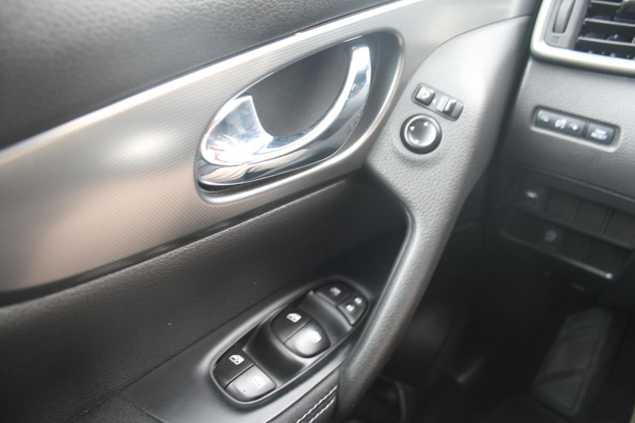 Nissan Qashqai 1.5 dCi Tekna con Tetto Panoramico.