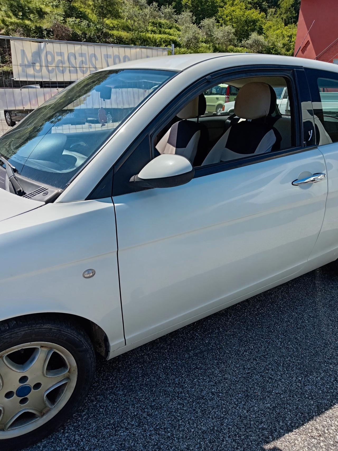 Lancia Ypsilon 1.2 Argento