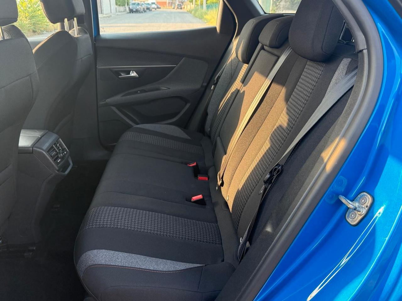 Peugeot 3008 BlueHDi 130 S&S Active Business