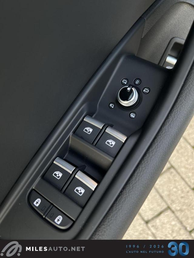 AUDI A4 quattro Matrix S tronic S line black edition Pano