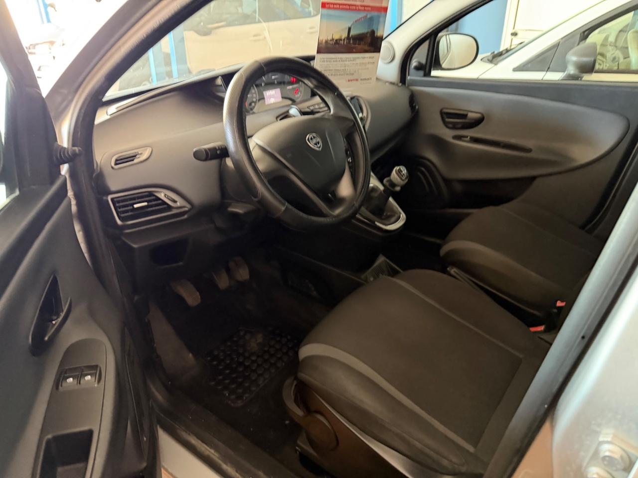 Lancia Ypsilon 1.2 69 CV 5 porte 2015