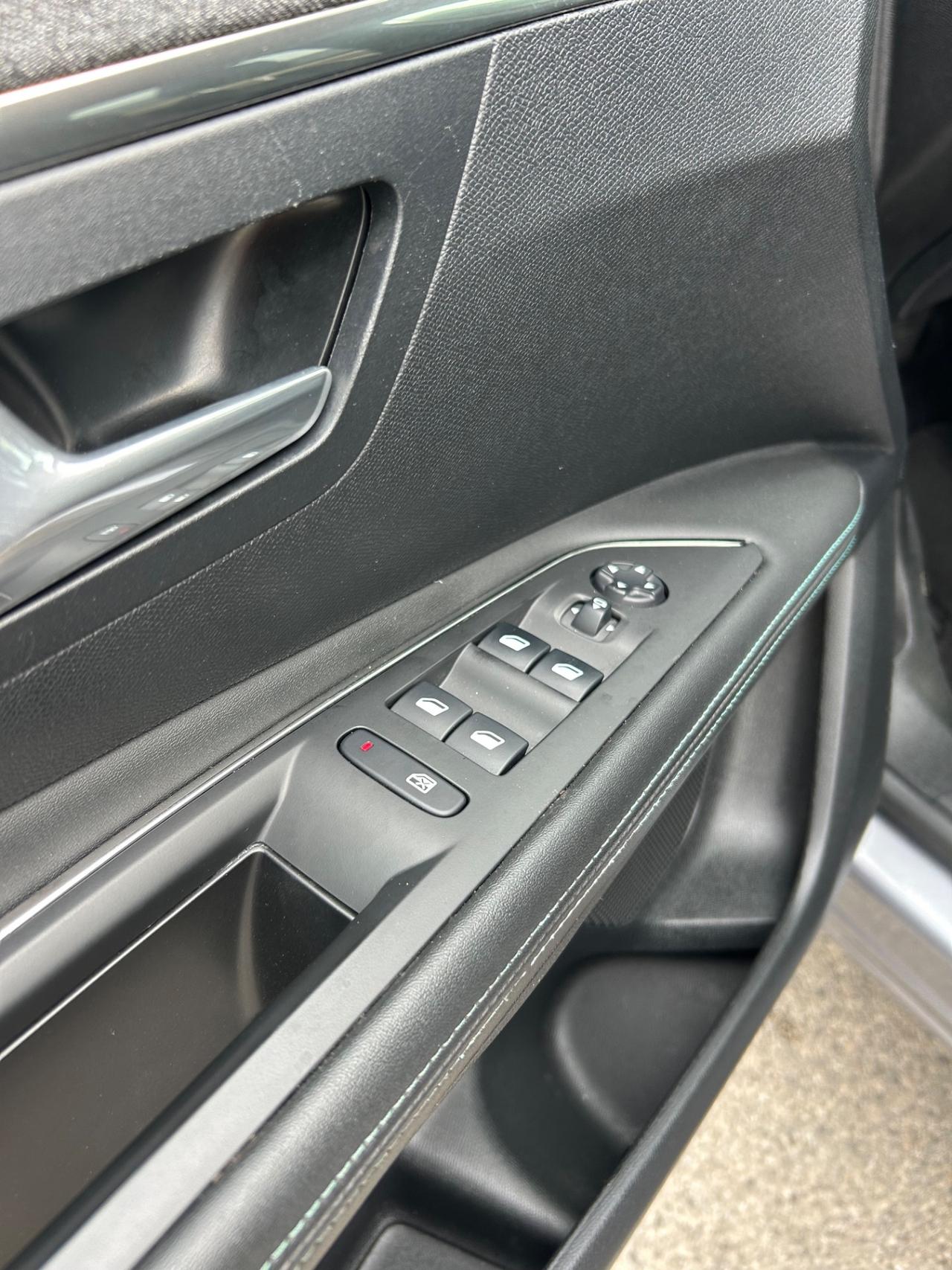 Peugeot 3008 BlueHDi 130 EAT8 Allure Pack