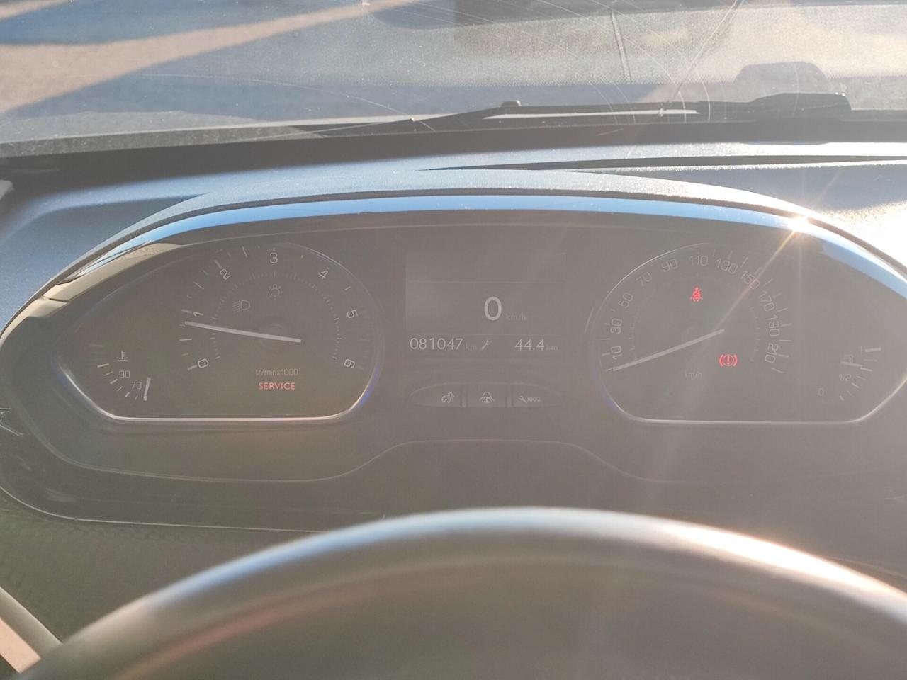 Peugeot 2008 BlueHDi 100 S&S Allure