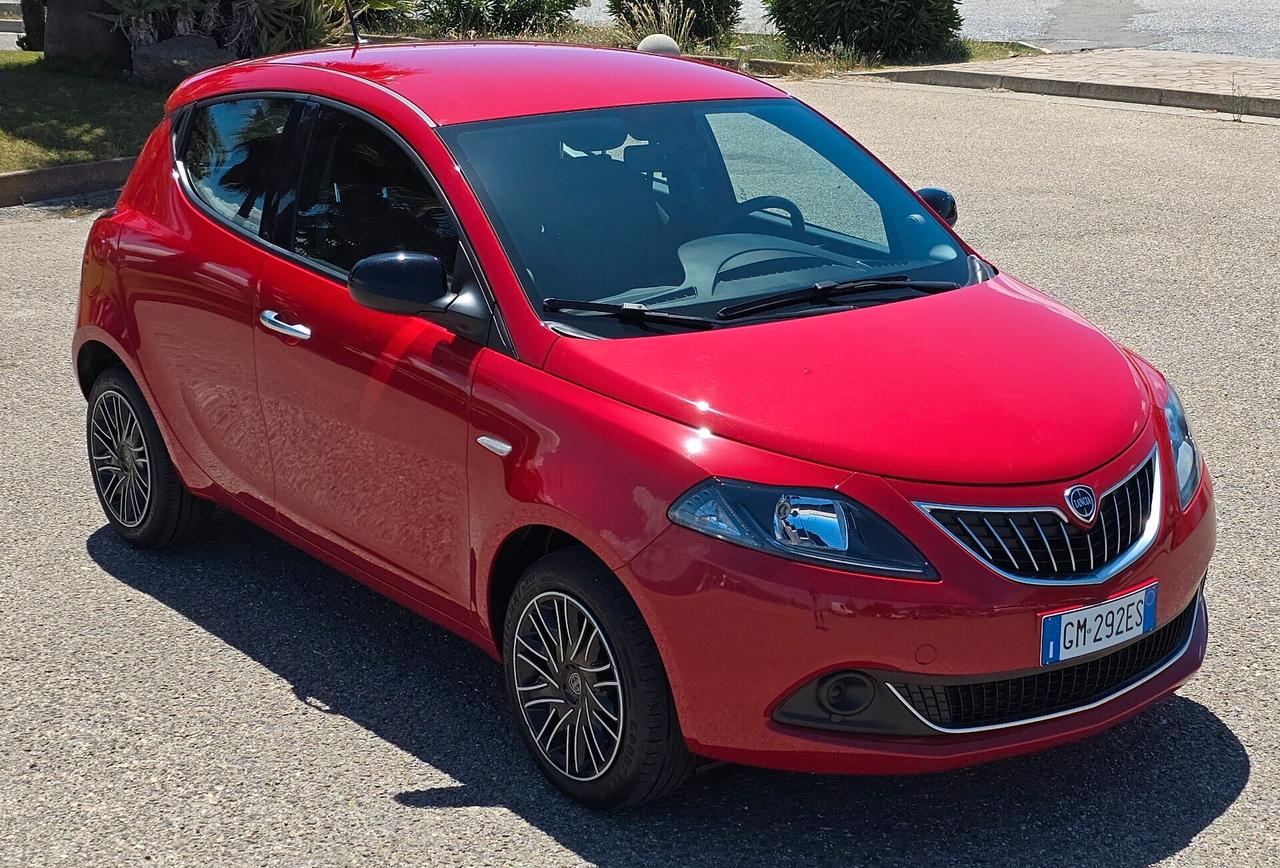 Lancia Ypsilon 1.0 FireFly 5 porte S&S Hybrid Ecochic Silver