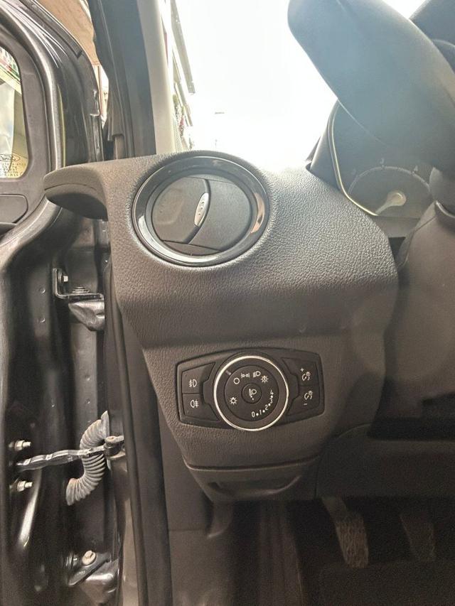 FORD Tourneo Courier 1.5 TDCI 95 CV Titanium