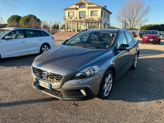 VOLVO V40 Cross Country D2 1.6 Momentum