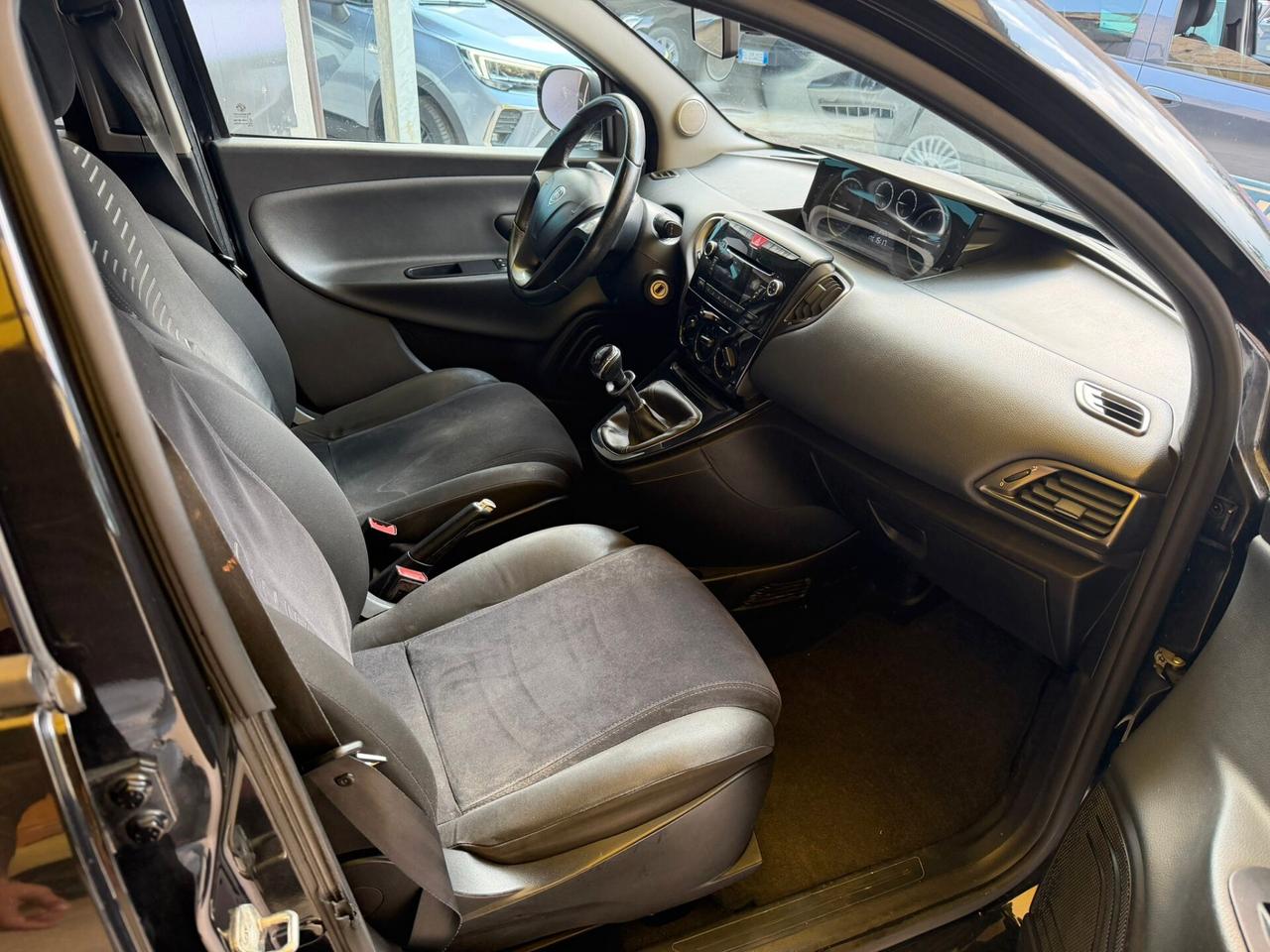 Lancia Ypsilon 1.2cc benzina 12 mesi garanzia-2012