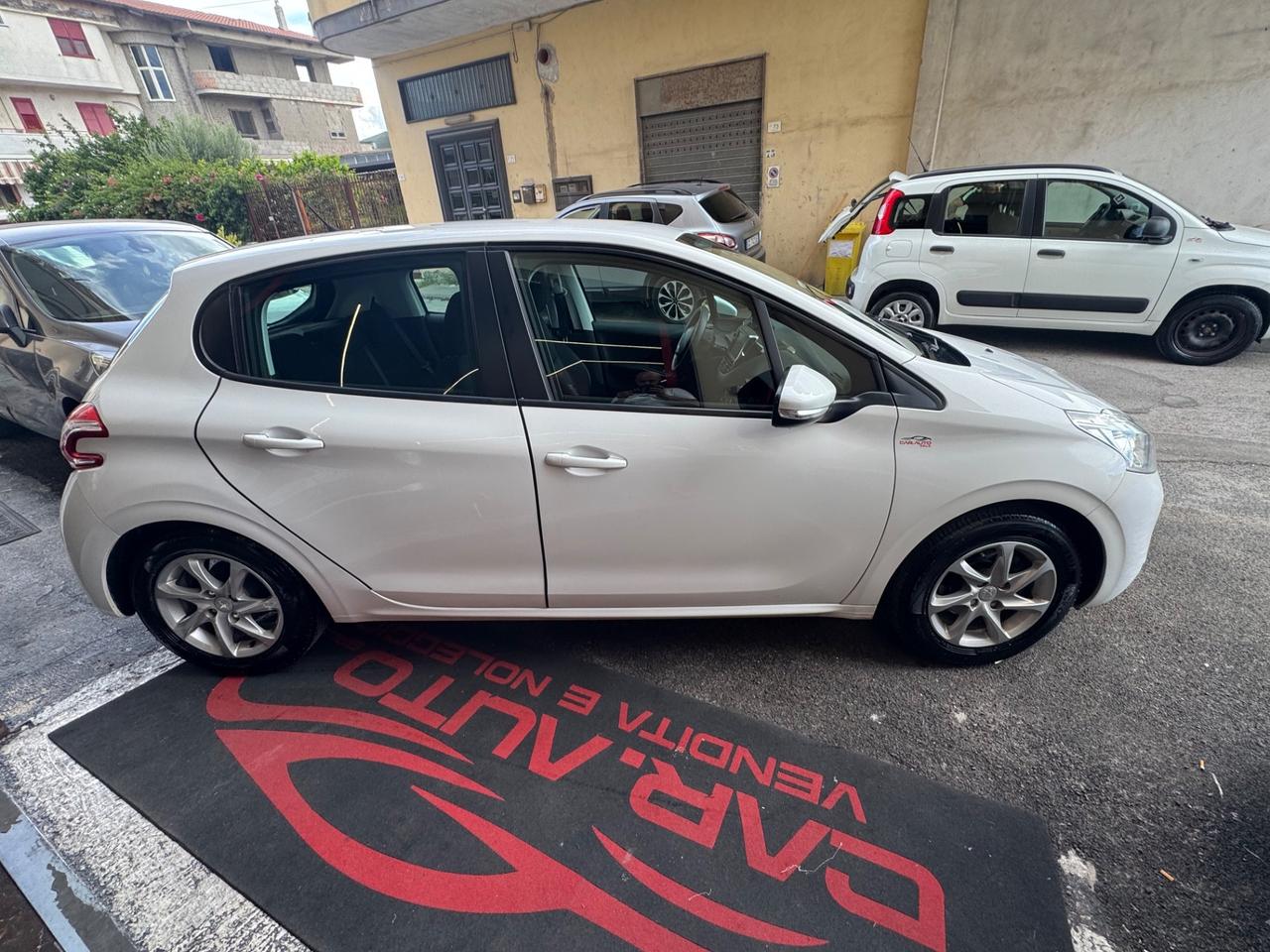 Peugeot 208 1.4 HDi 68 CV 5 porte Allure
