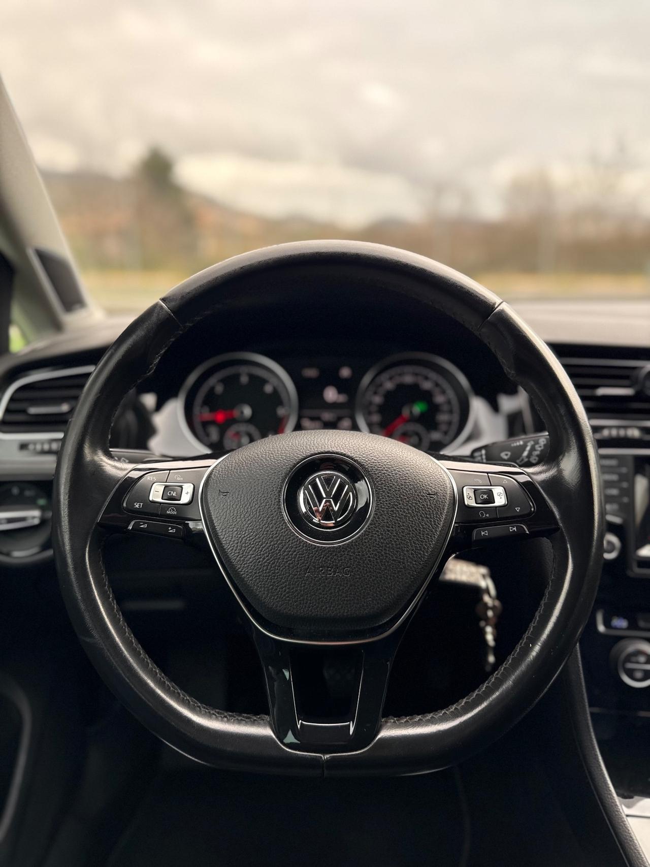 Volkswagen Golf 1.6 TDI 110cv DSG R-LINE ALLESTIMENTO