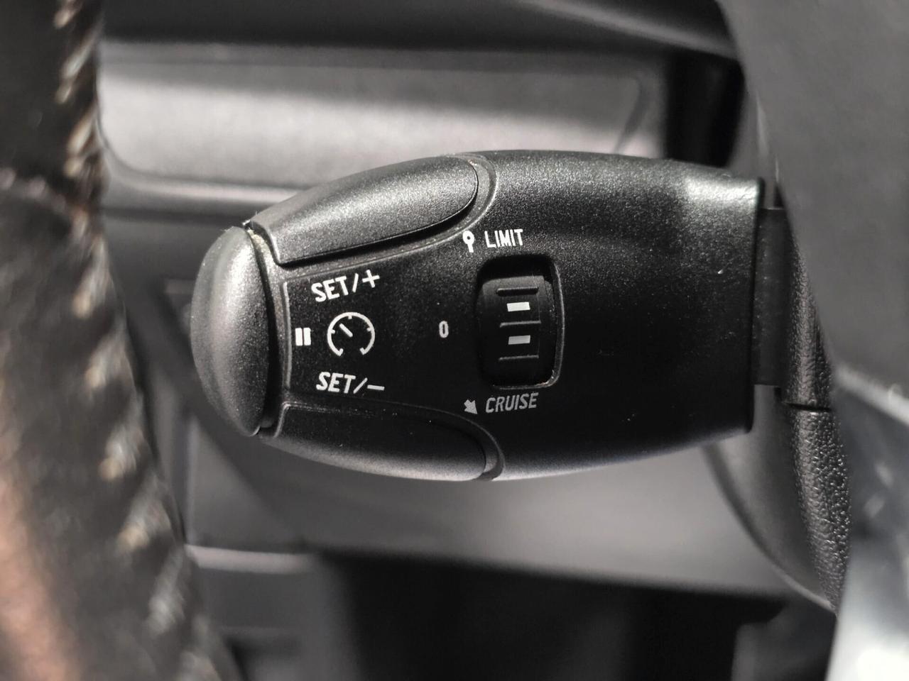 Peugeot 208 PureTech 82 5 porte Allure OK NEOPATENTATI