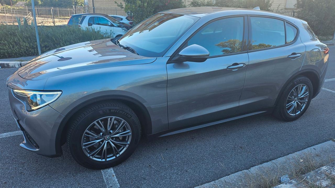 Alfa Romeo Stelvio 2.2 Turbodiesel 160 CV AT8 RWD