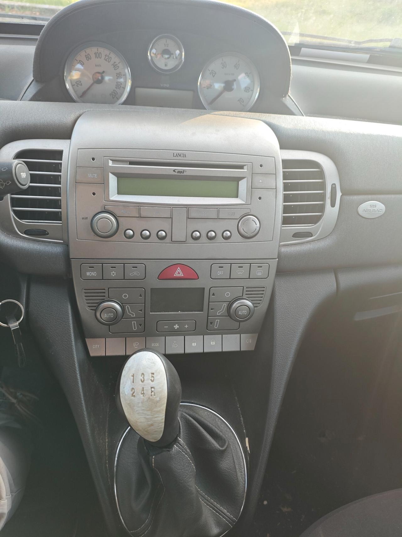 Lancia Ypsilon 1.3 diesel 115 000 km