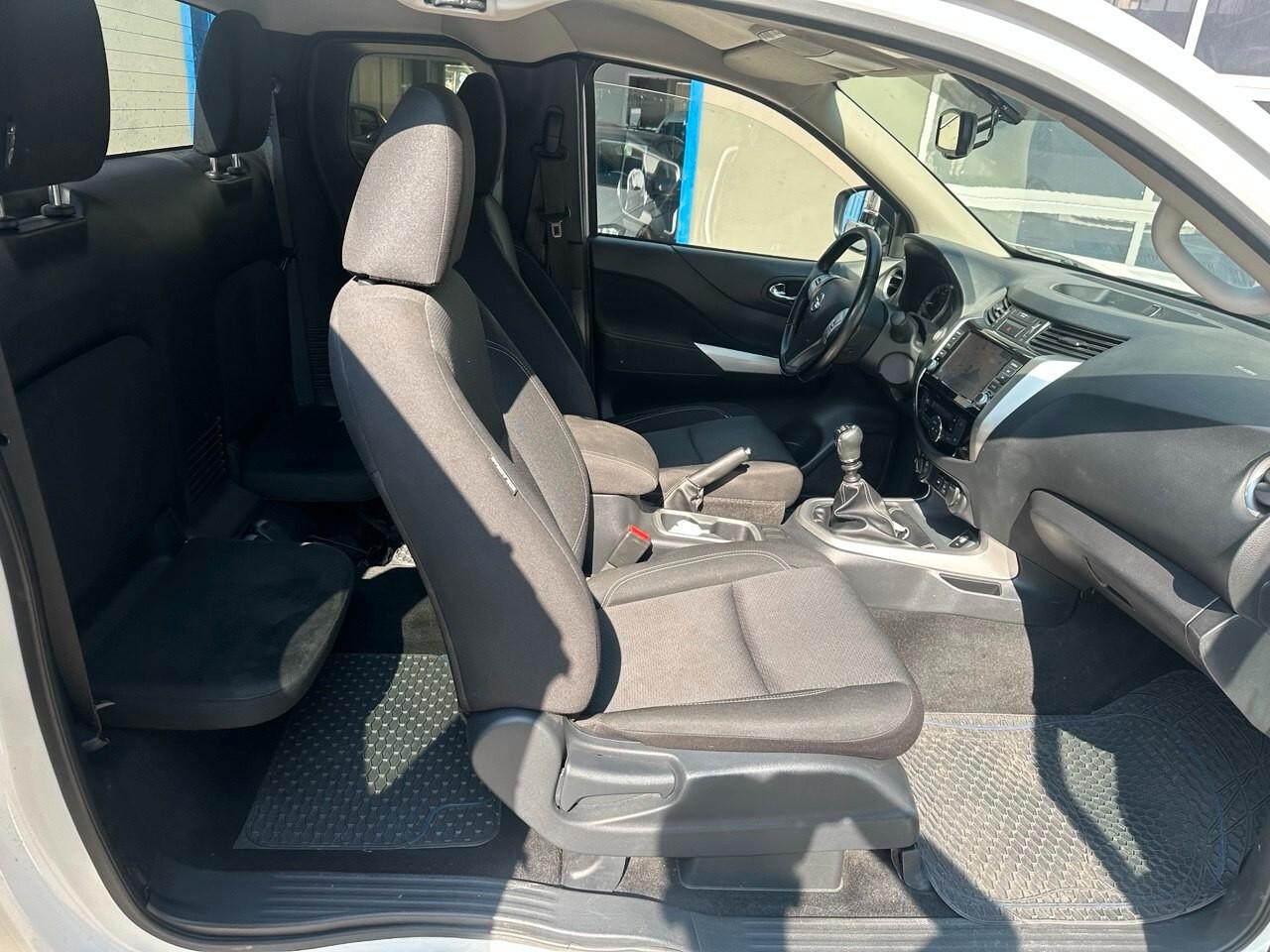 Nissan Navara 2.3 dCi 4WD King Cab Acenta