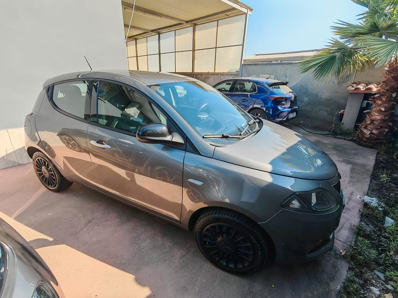 Lancia Ypsilon 1.0 FireFly 5 porte S&S Hybrid Silver
