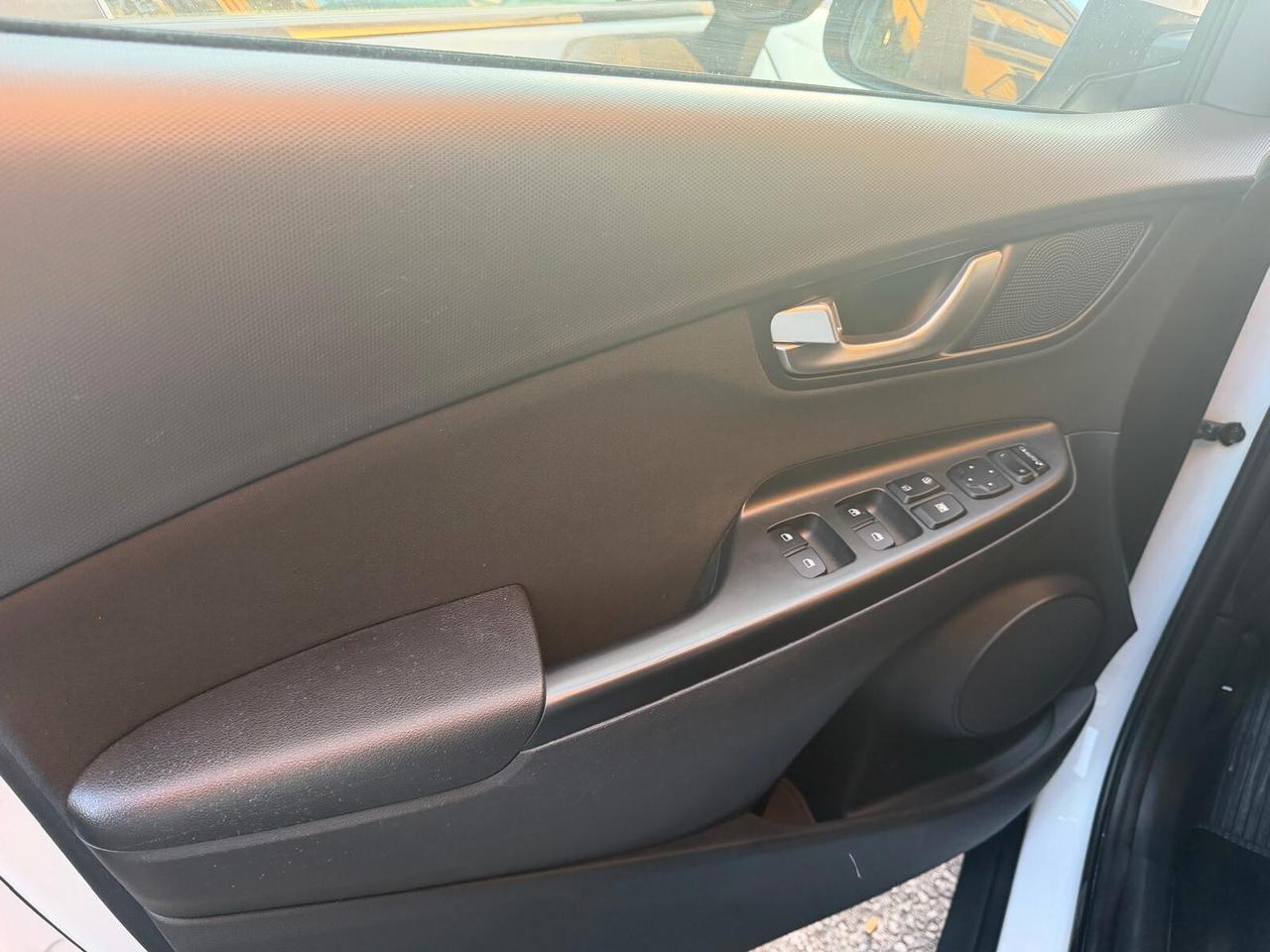 Hyundai Kona HEV 1.6 DCT full hybrid 142 cv
