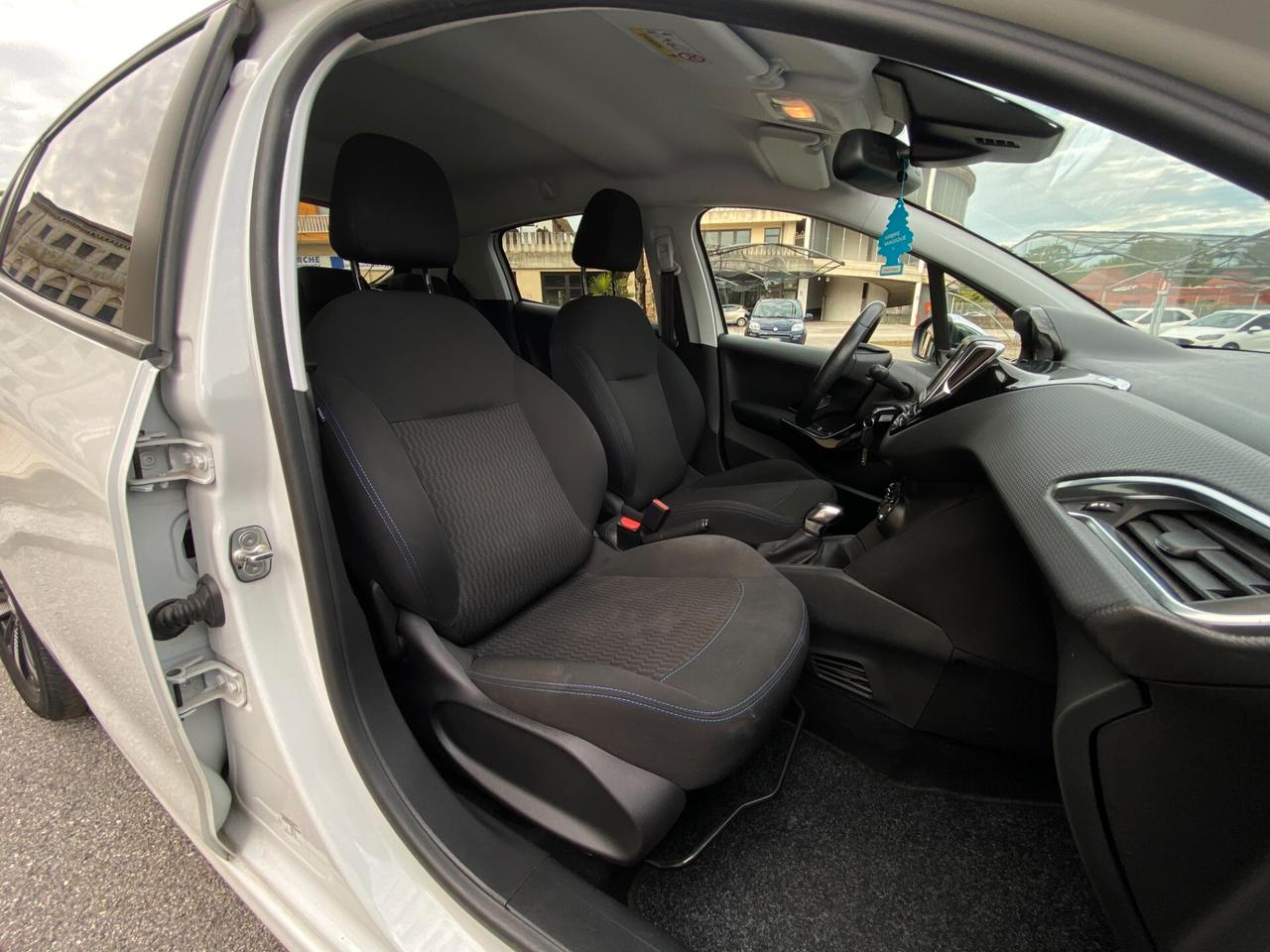 Peugeot 208 BlueHDi 100 S&S Signature