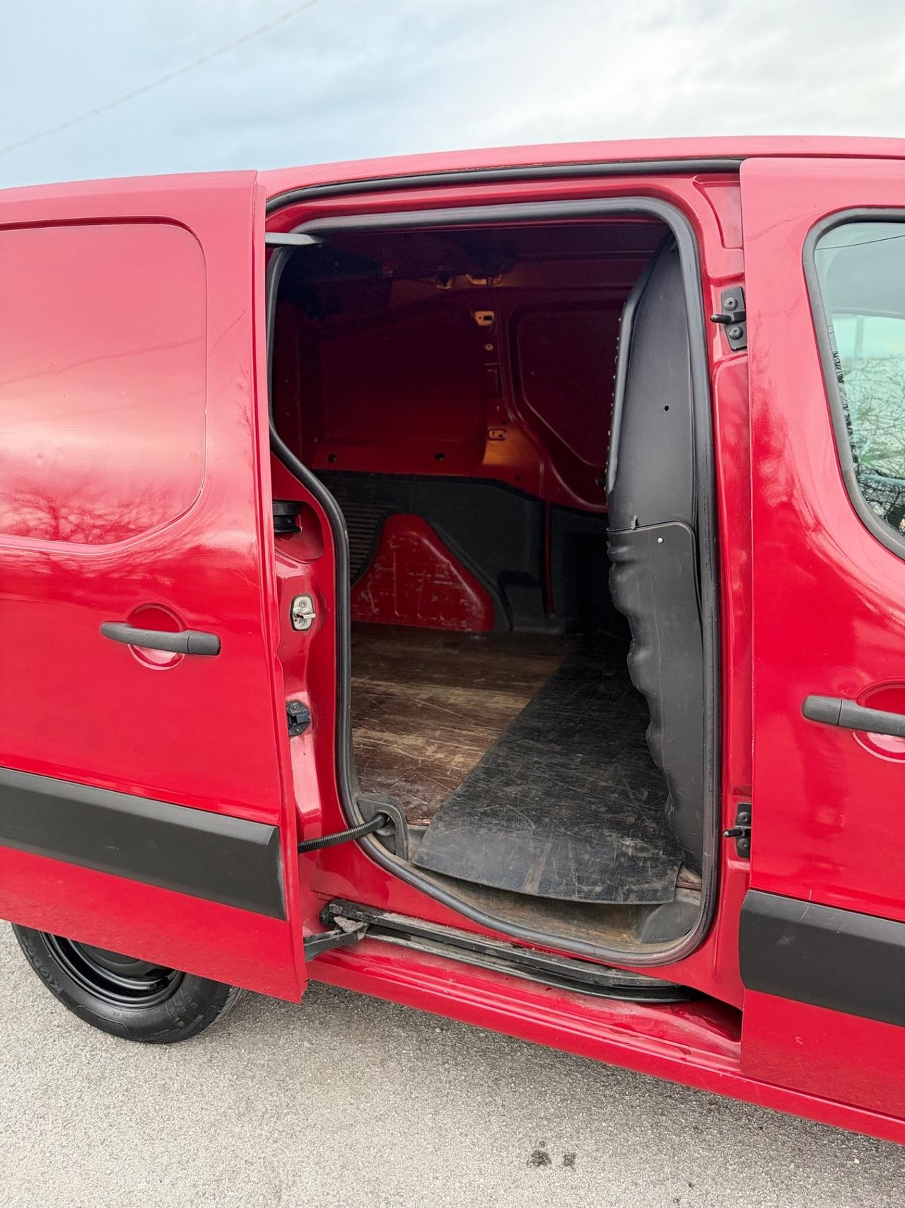 Peugeot Partner 2011 1.6 HDi furgone 3 posti GARANZIA 12 mesi ! ! !