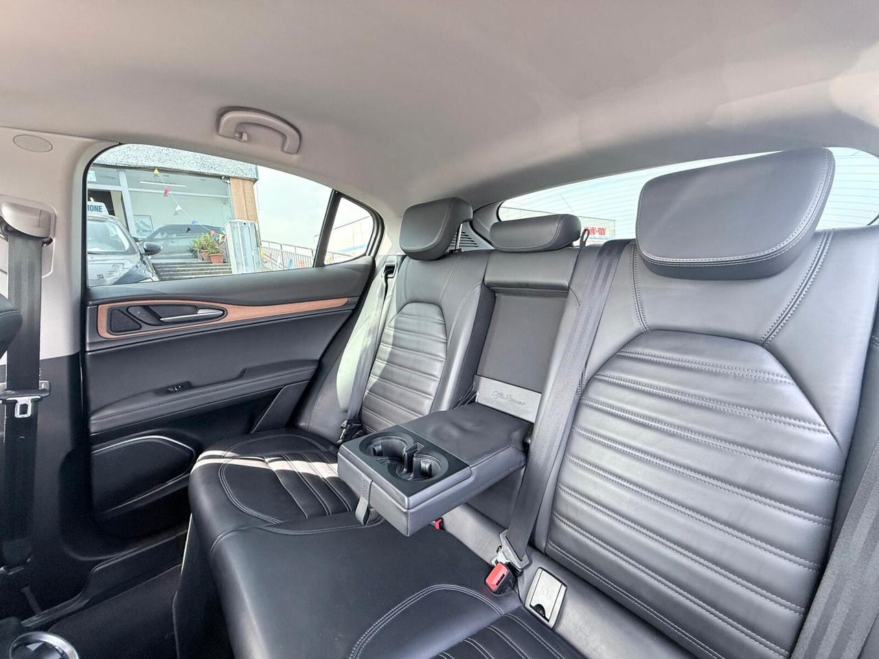 Alfa Romeo Stelvio 2.0 Turbo 280 CV AT8 Q4 GANCIO TRAINO