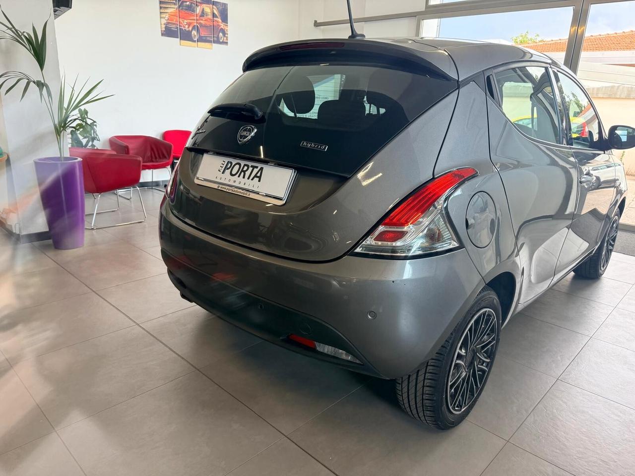 Lancia Ypsilon 1.0 FireFly 5 porte S&S Hybrid Ecochic Gold