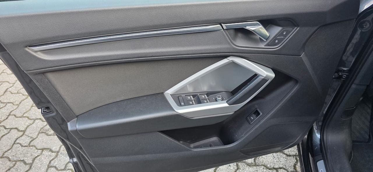 Audi Q3 40 TDI quattro S tronic line edition