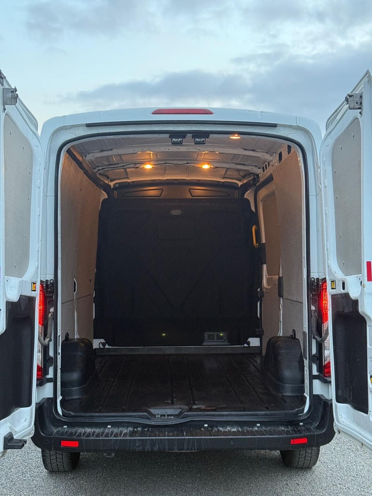 Ford Transit L2H2 2023