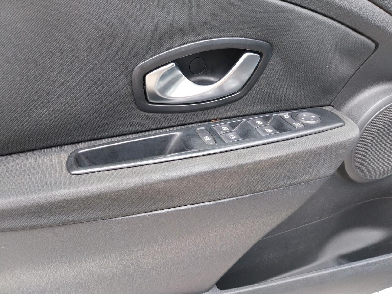 RENAULT MEGANE 1.5 DIESEL STATION WAGON 2011